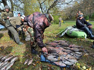 Двое браконьеров выловили сетями почти 100 килограммов Двое браконьеров выловили сетями почти 100 килограммов